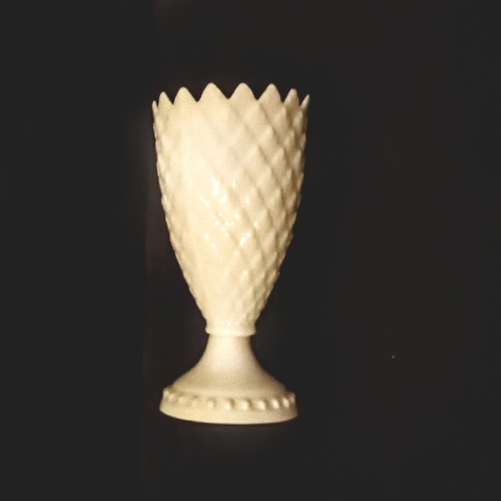 Irish Belleek Cream Vase - Picture 1 of 2